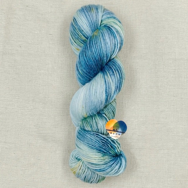 時間的顏色藏在線裡｜The Colors of Time Are Carried in the Yarn