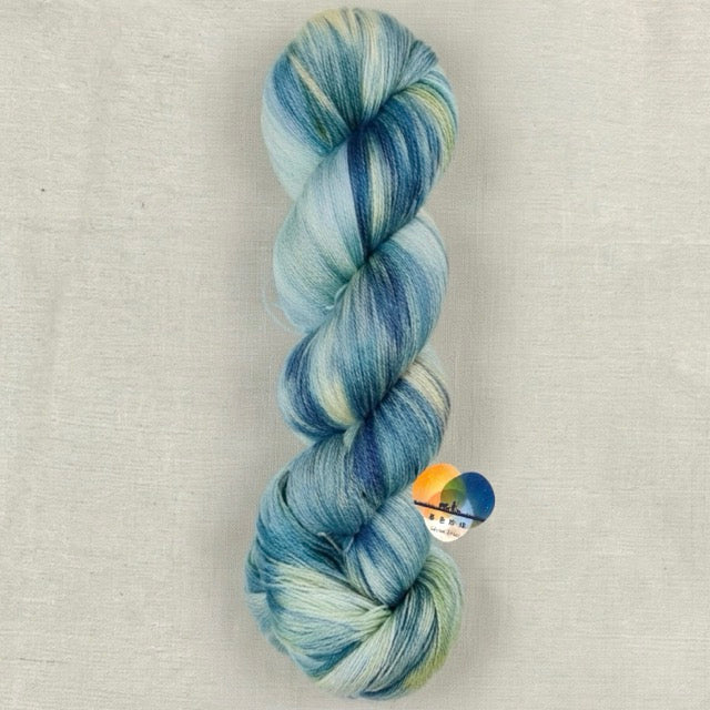 時間的顏色藏在線裡｜The Colors of Time Are Carried in the Yarn